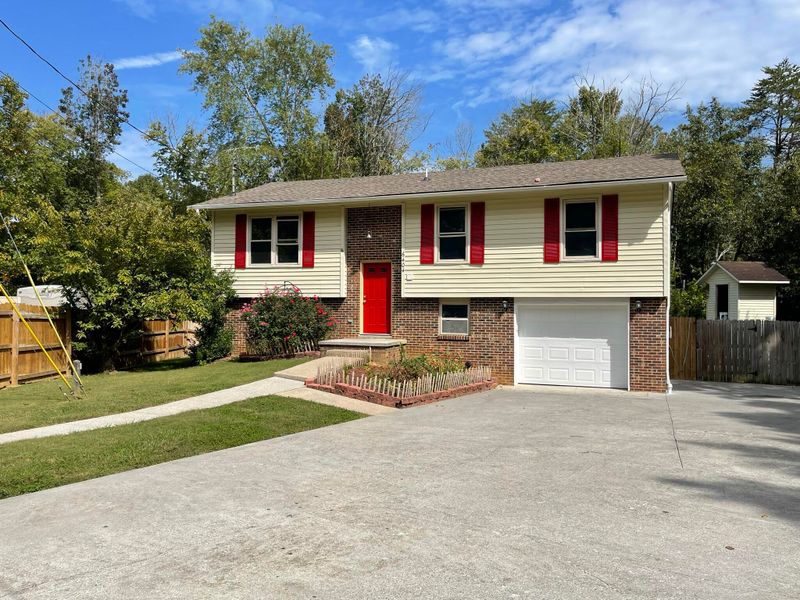 6404 NW Hunters Glen Dr, Knoxville, TN 37921