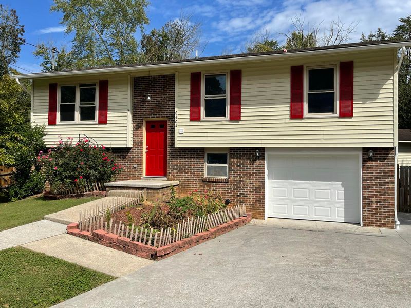 6404 NW Hunters Glen Dr, Knoxville, TN 37921