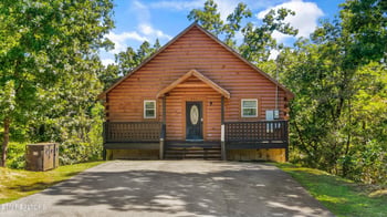 641 Country Oaks Dr, Pigeon Forge, TN 37863