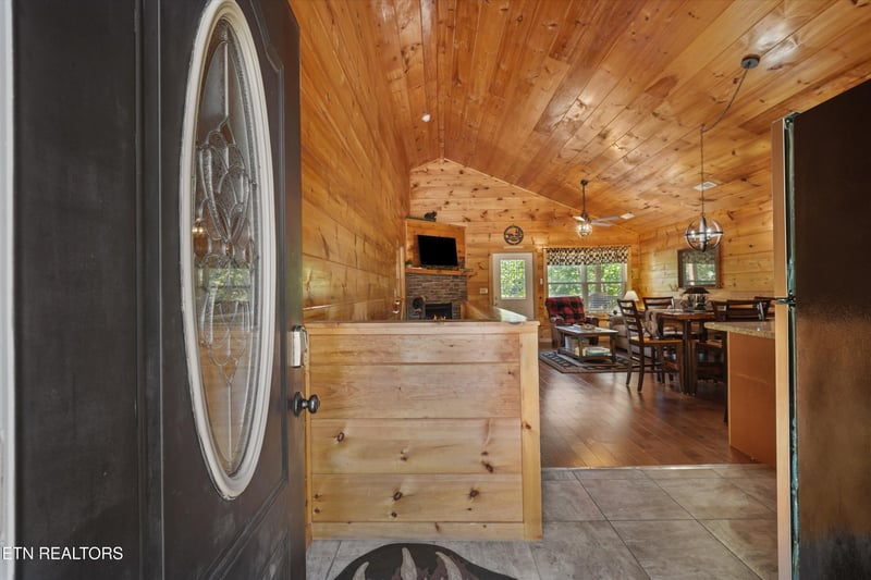 641 Country Oaks Dr, Pigeon Forge, TN 37863