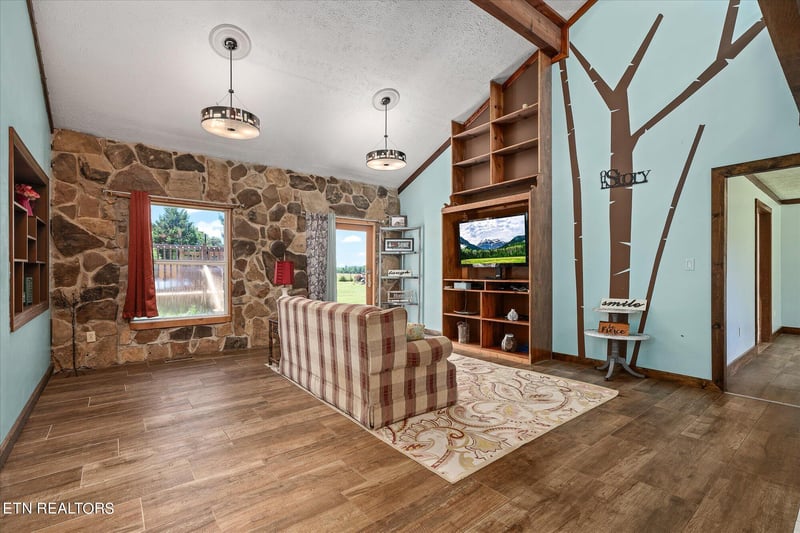 641 Island Ford Rd, Lancing, TN 37770