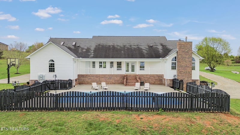 641 Mannela Dr, Strawberry Plains, TN 37871