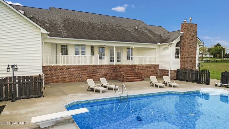 641 Mannela Dr, Strawberry Plains, TN 37871