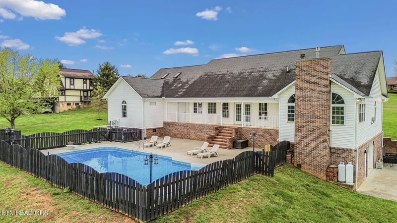 641 Mannela Dr, Strawberry Plains, TN 37871