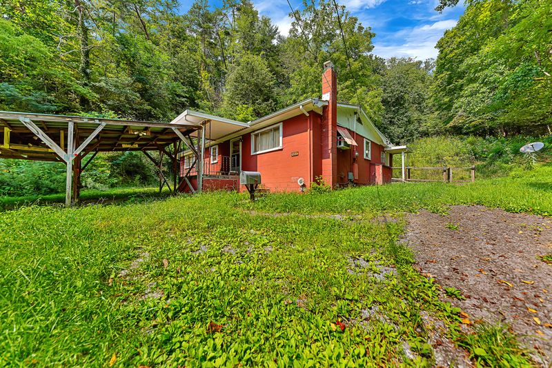 641 Pig Pen Hollow Rd, Townsend, TN 37882