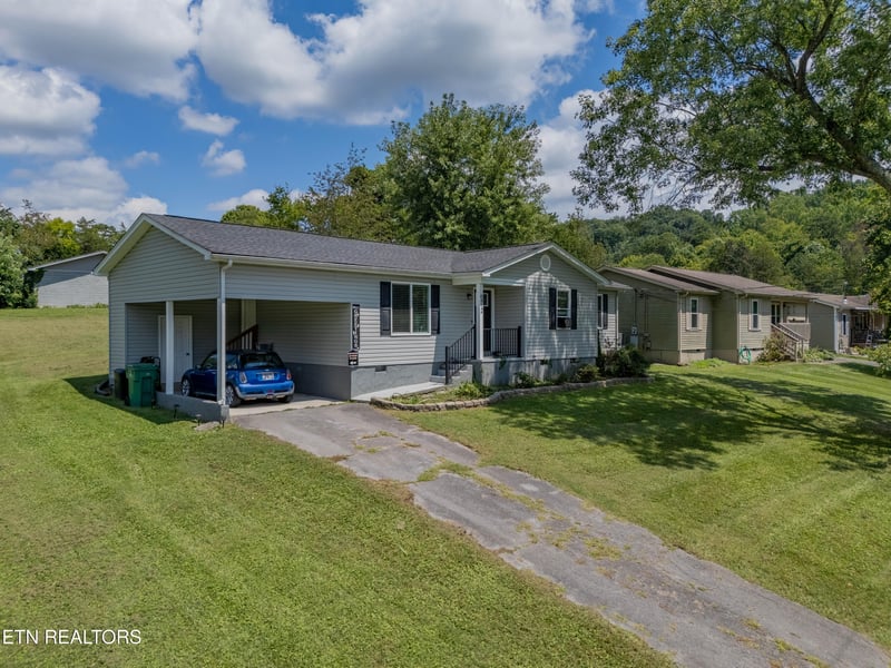 6412 Walnut Breeze Ln, Knoxville, TN 37918