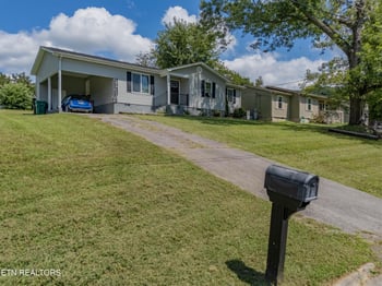 6412 Walnut Breeze Ln, Knoxville, TN 37918