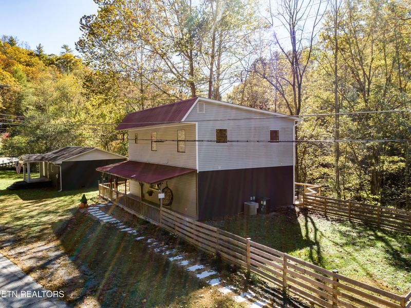 643 Airport Rd, Oakdale, TN 37829
