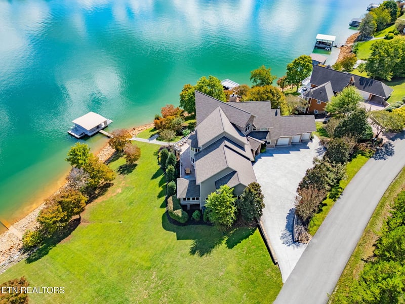 643 Crown Pointe Rd, Lafollette, TN 37766