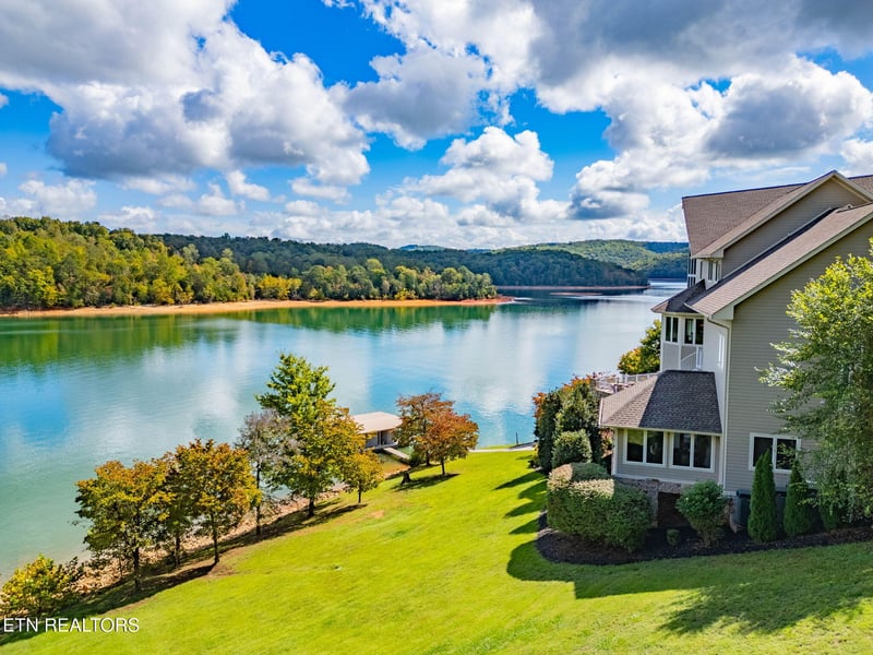 643 Crown Pointe Rd, Lafollette, TN 37766
