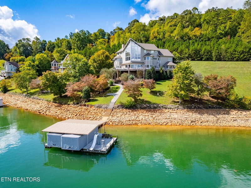 643 Crown Pointe Rd, Lafollette, TN 37766
