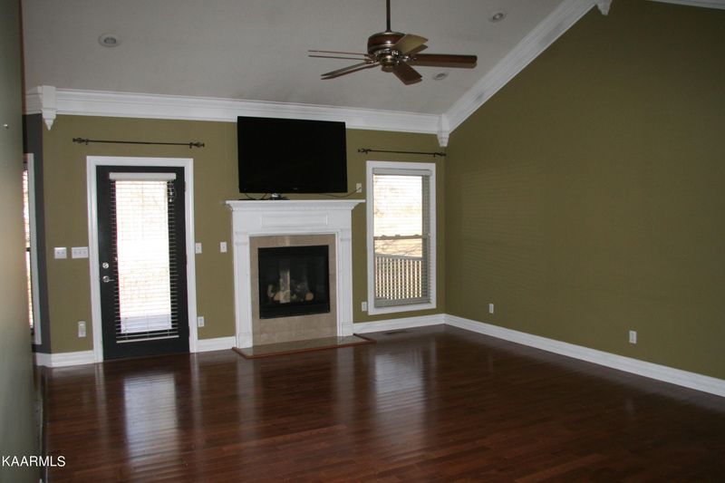 643 E Deer Creek Dr, Crossville, TN 38571