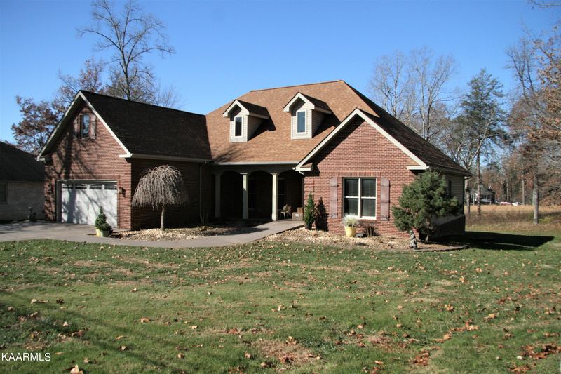 643 E Deer Creek Dr, Crossville, TN 38571