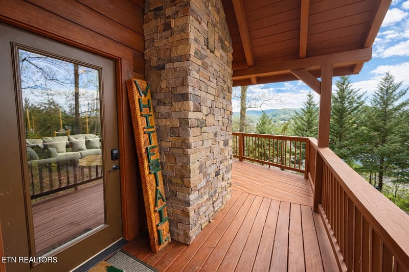 643 Forest Dr, Pigeon Forge, TN 37863
