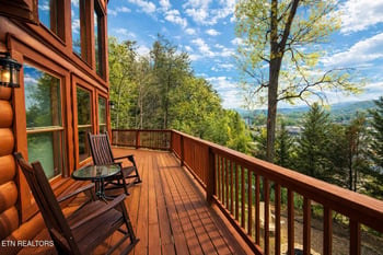 643 Forest Dr, Pigeon Forge, TN 37863