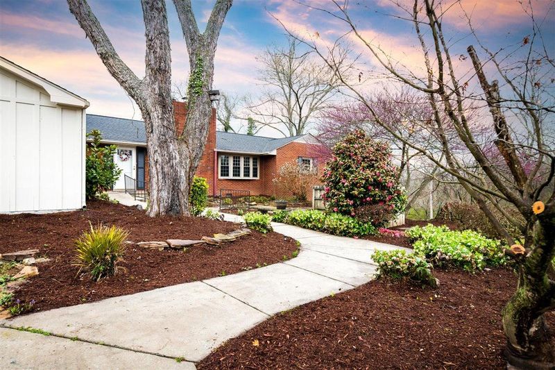 643 Peachtree Ln, Kingston, TN 37763