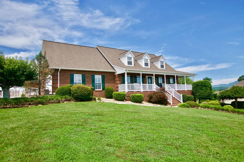 643 River Run Dr, Maryville, TN 37804