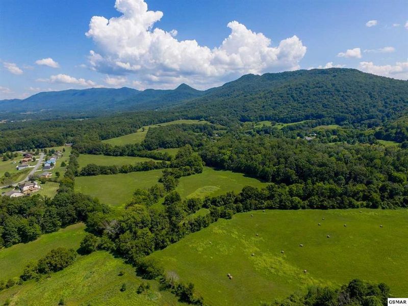 643 Thomas Loop Rd, Sevierville, TN 37876