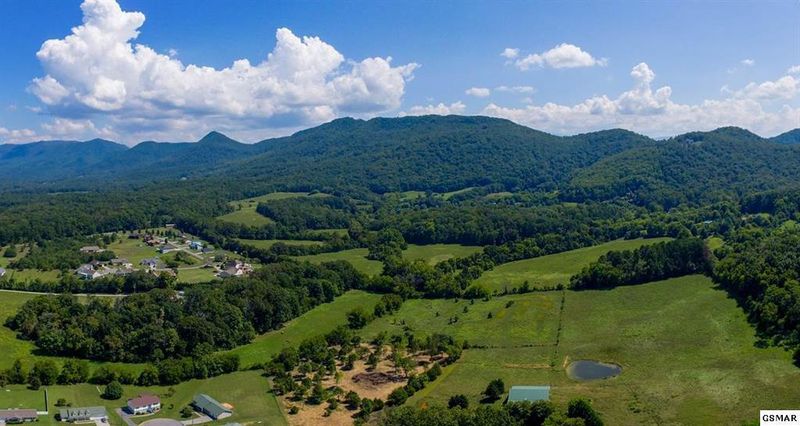 643 Thomas Loop Rd, Sevierville, TN 37876