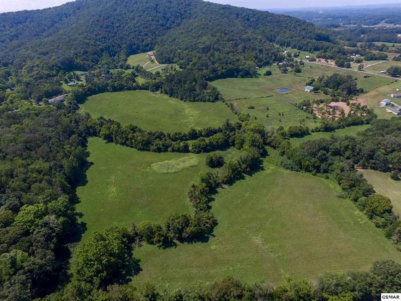 643 Thomas Loop Rd, Sevierville, TN 37876