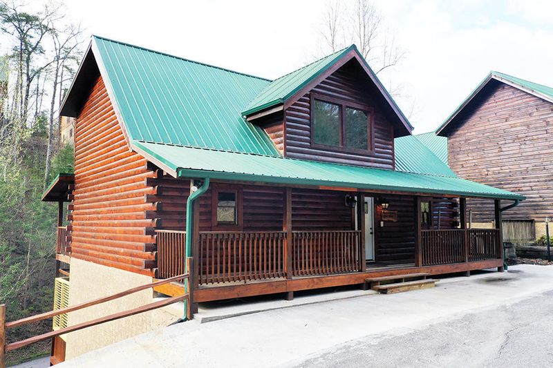 644 Chickasaw Gap Way, Pigeon Forge, TN 37863