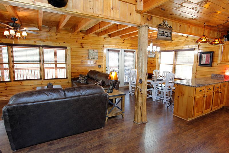 644 Chickasaw Gap Way, Pigeon Forge, TN 37863