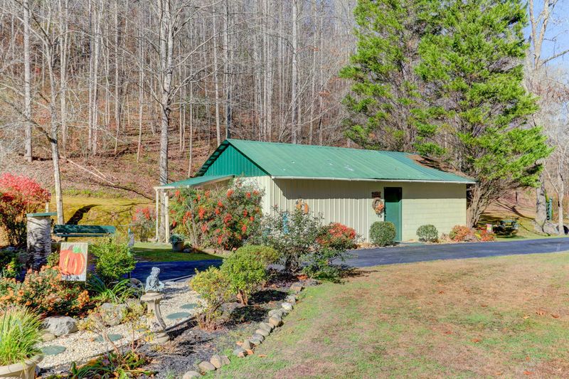 645 Apple Valley Rd, Sevierville, TN 37862