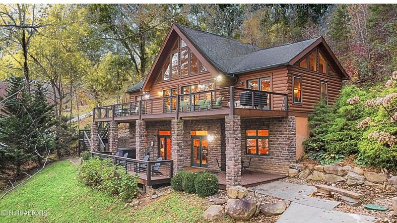 645 Bankston Ln, Lafollette, TN 37766