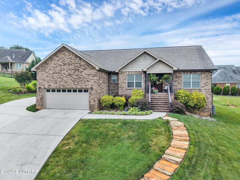 645 Berrywood Dr, Maryville, TN 37801