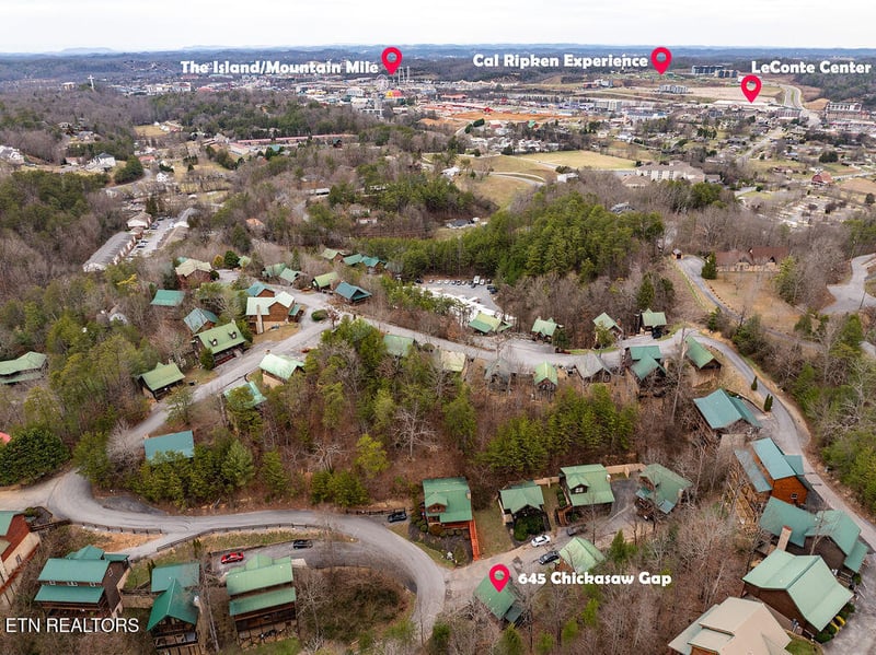 645 Chickasaw Gap Way, Pigeon Forge, TN 37863