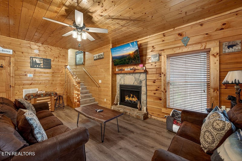 645 Chickasaw Gap Way, Pigeon Forge, TN 37863