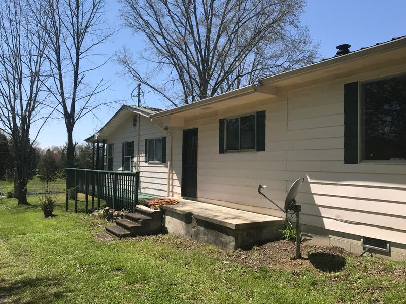 645 Johnson Rd, Oliver Springs, TN 37840