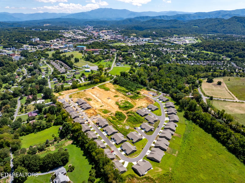 645 Snowflower Cir #140, Pigeon Forge, TN 37863