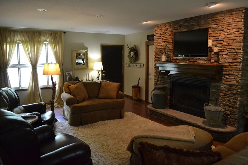 645 Twin Hills Ln, Jacksboro, TN 37757