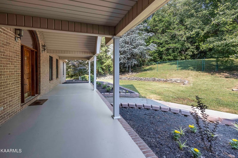646 Dixon Farm Rd, Walland, TN 37886