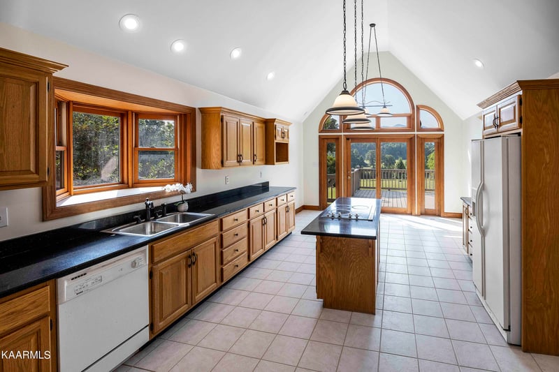 646 Dixon Farm Rd, Walland, TN 37886