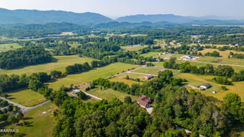 646 Dixon Farm Rd, Walland, TN 37886