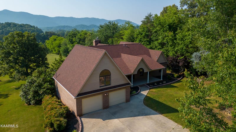 646 Dixon Farm Rd, Walland, TN 37886