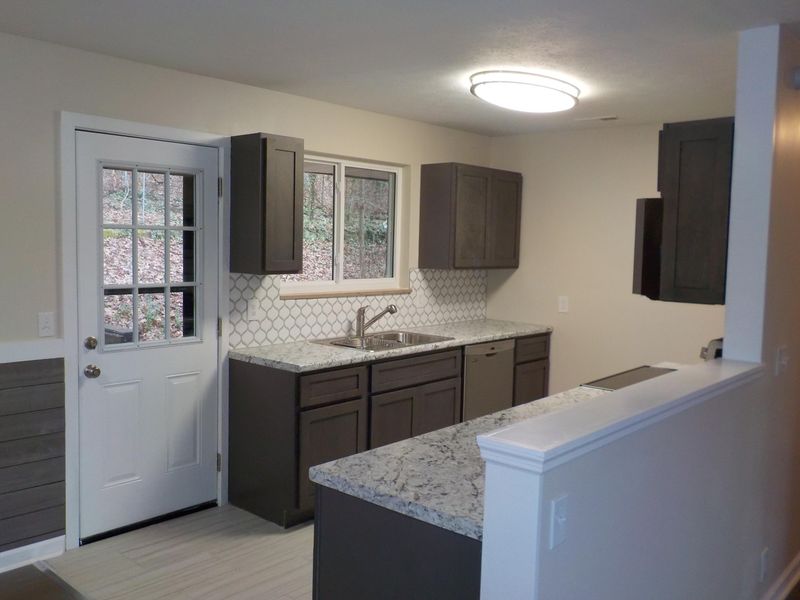 646 Edgemoor Rd, Powell, TN 37849