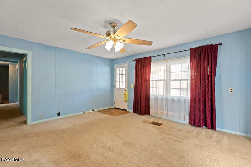646 Old Blacksferry Ln, Clinton, TN 37716
