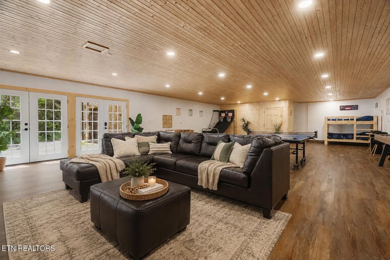 646 Parton Hollow Rd, Sevierville, TN 37876