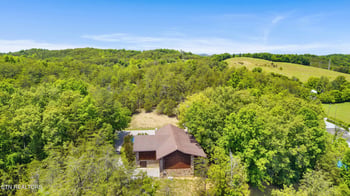 646 Parton Hollow Rd, Sevierville, TN 37876