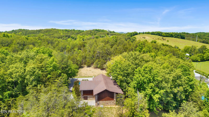 646 Parton Hollow Rd, Sevierville, TN 37876