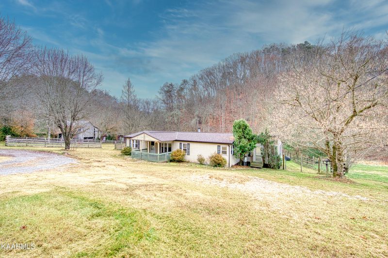 646 Roddy Branch Rd, Rockford, TN 37853