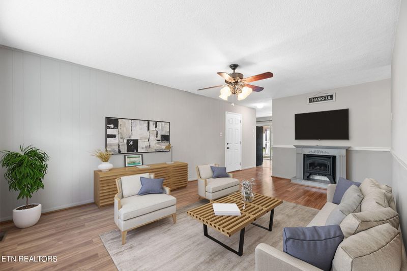 646 W Outer Dr, Oak Ridge, TN 37830