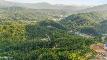 647 Kristis Pl, Gatlinburg, TN 37738