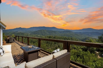 647 Kristis Pl, Gatlinburg, TN 37738