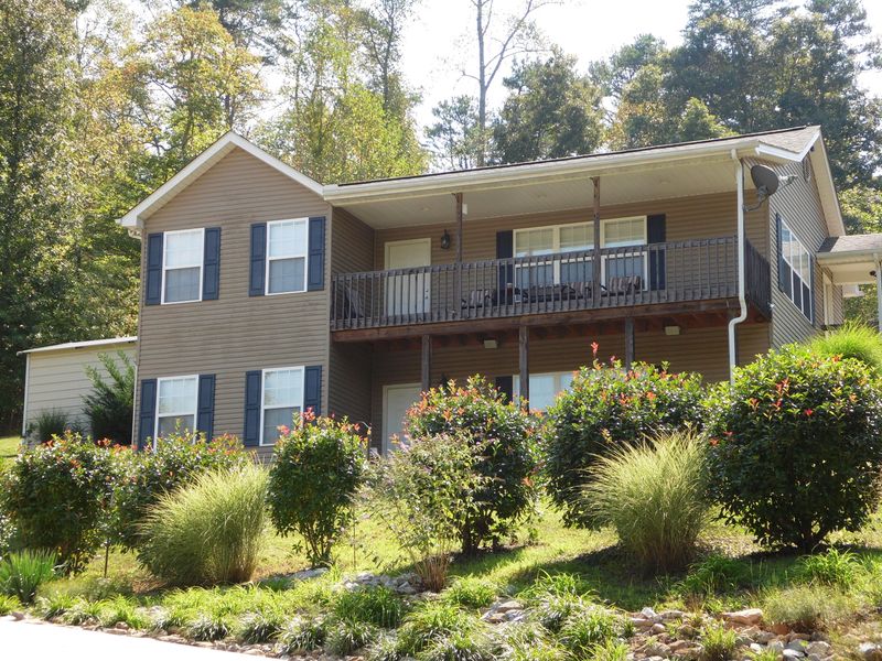 647 Pine Hollow Rd, Jacksboro, TN 37757
