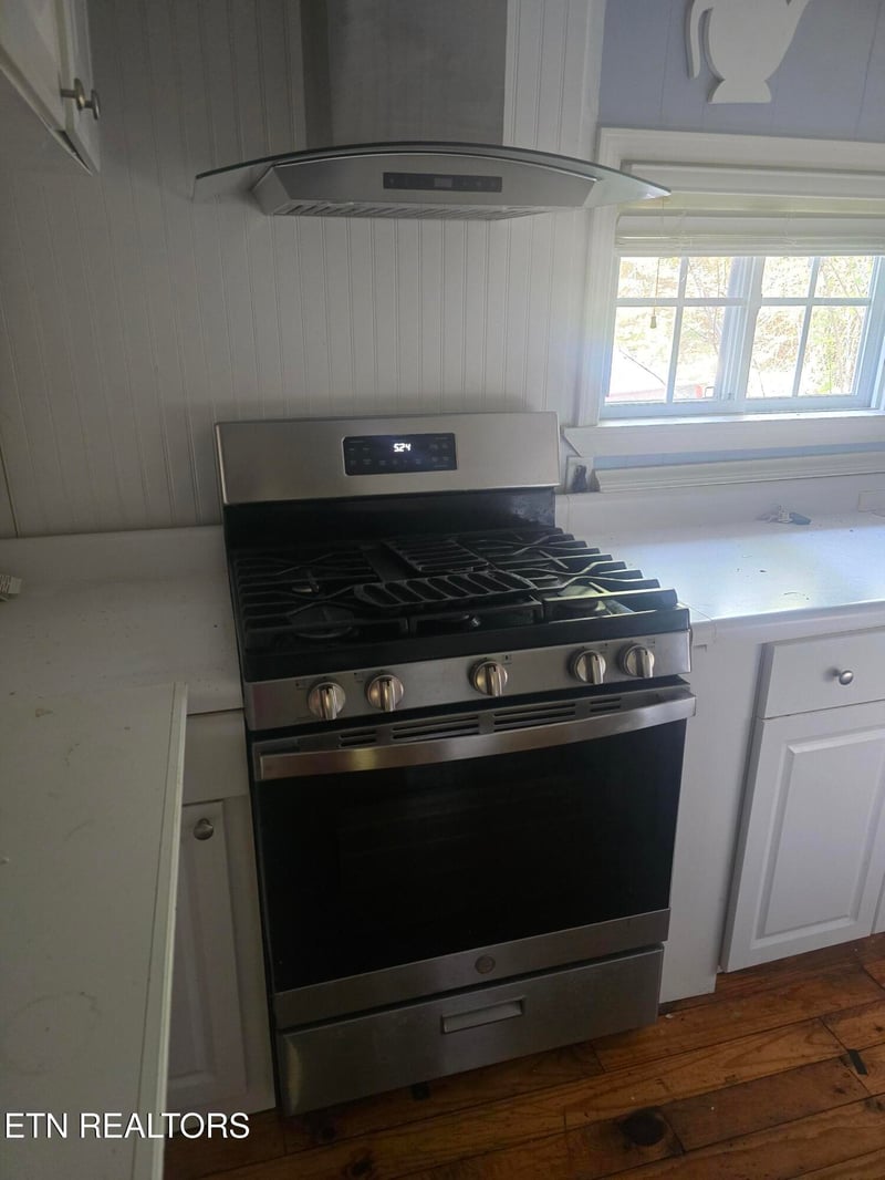 648 Butler Mill Rd, Oliver Springs, TN 37840