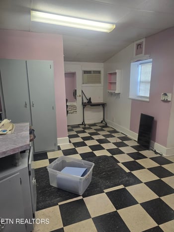 648 Butler Mill Rd, Oliver Springs, TN 37840